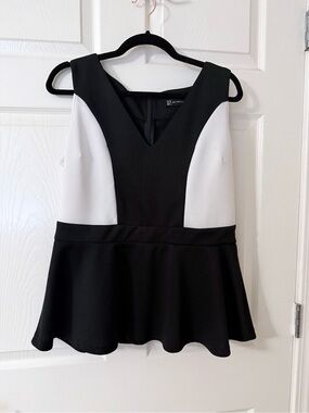New York & Company Black and White V-Neck Peplum Tank